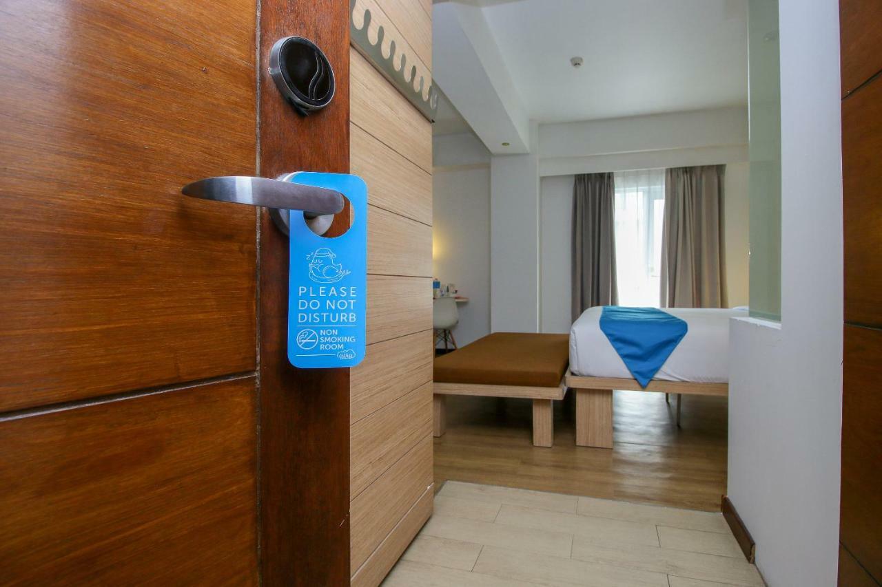 Hotel Airy Premier Seminyak Cendrawasih 28 Kuta Bali Exterior foto